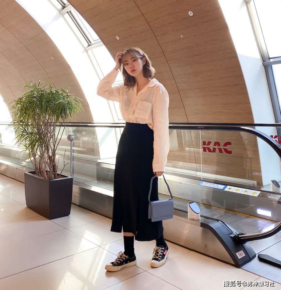 格裙 小仙女们国庆节穿成这样就敢出游啦？“壁咚装”你们懂吗？