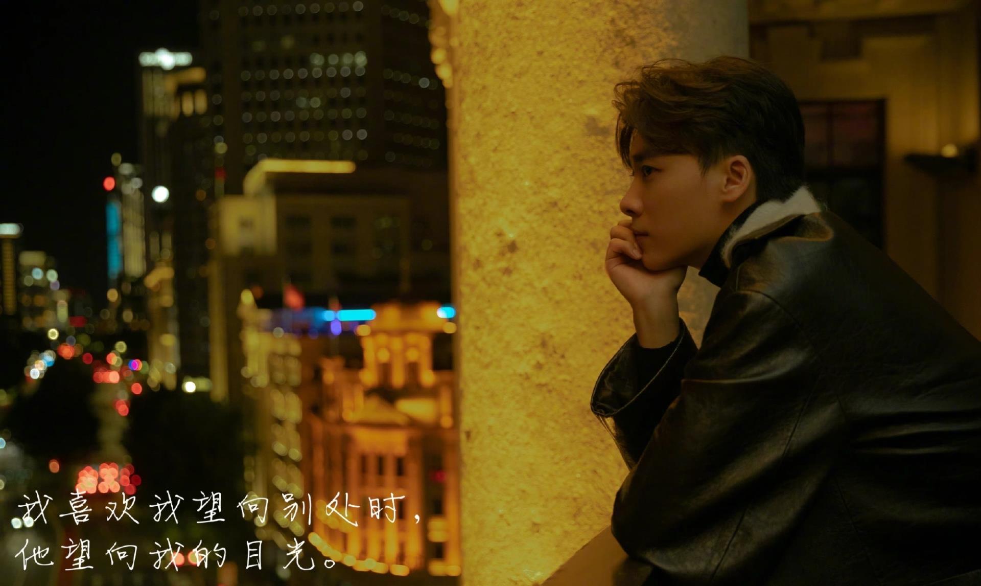 网友 李易峰颜值回春？最新穿搭不输超模？网友：无人生还的水平