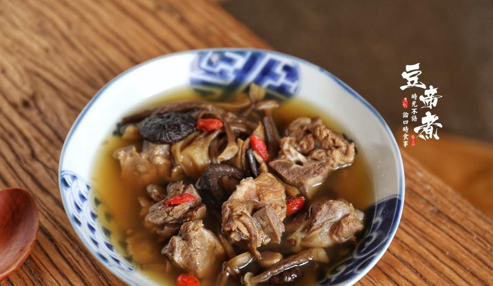 蘑菇干要泡多久才能炖 327fdc9fee9a494a92fecfc32dc58f20.jpeg