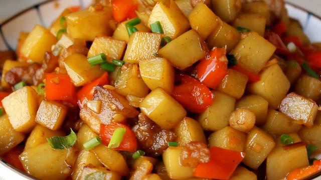 做法|土豆家常做法，用来招待客人，比红烧肉还受欢迎，太香了