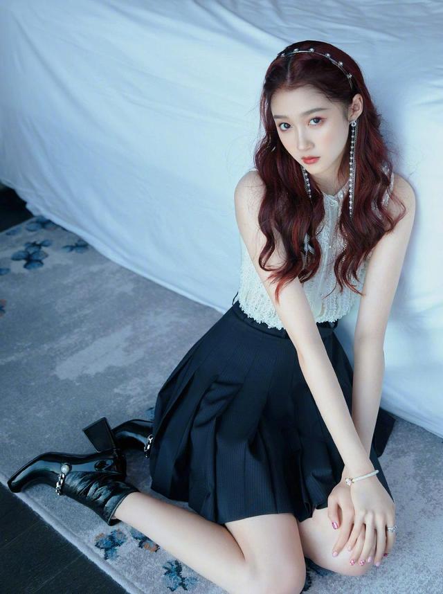 发型 真正有气质的女人，会将穿搭与发型融合起来，看看赵丽颖、关晓彤