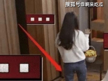 服装 杨幂为什么钟爱穿裙子，却很少穿裤子，看看她的腿就知道了！