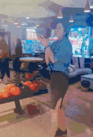 搞笑GIF：如何優雅而不失風度地撩妹 搞笑整蠱 第10张