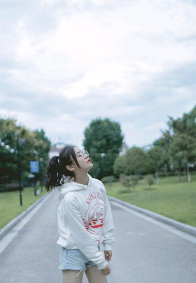 整体 袁姗姗“少女腿”绝了！修长笔直超有魅力，健身的身材果然不一样