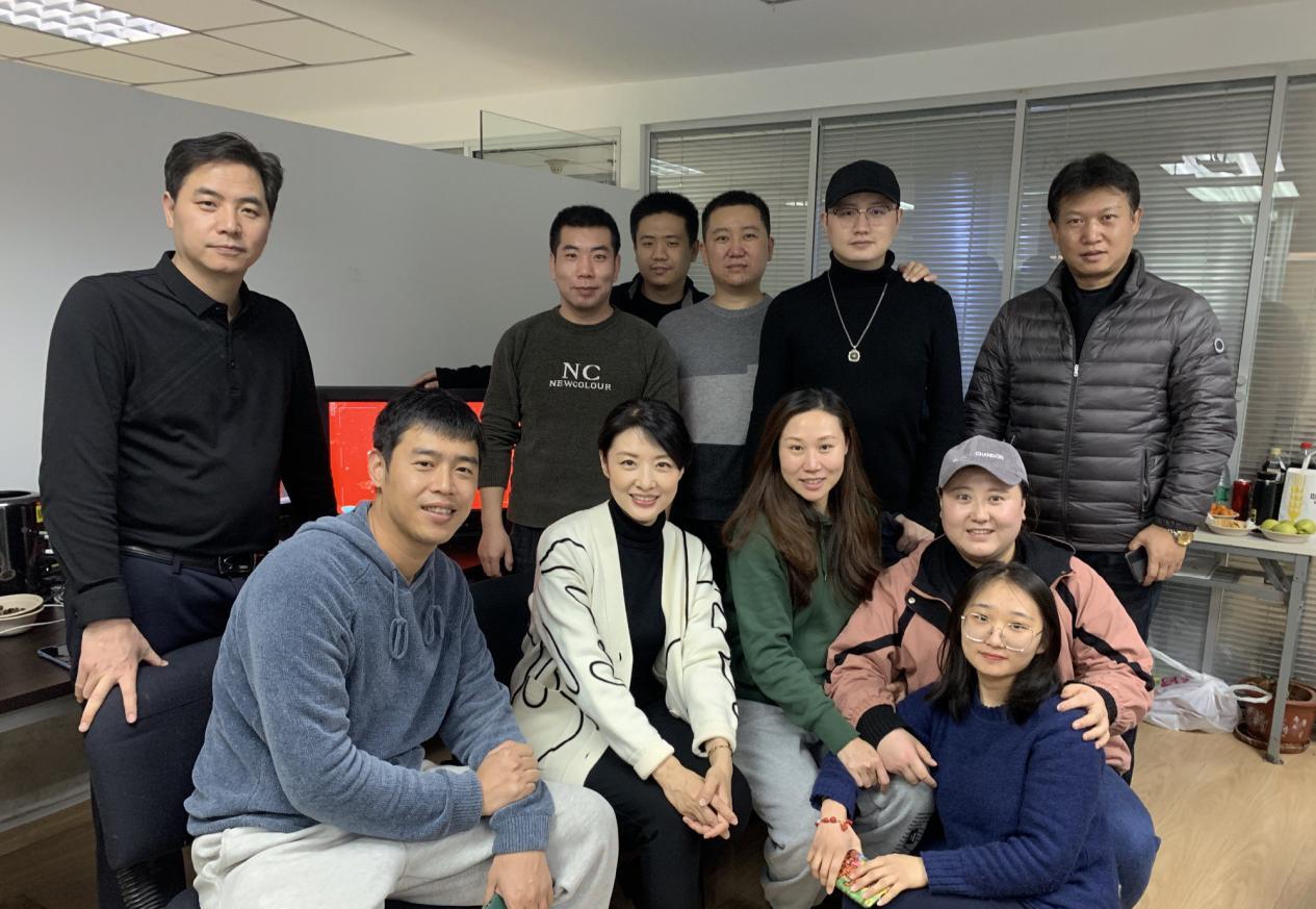 细节 周涛视察国家体育馆，穿西装戴墨镜表情严肃，好霸气的“女干部”