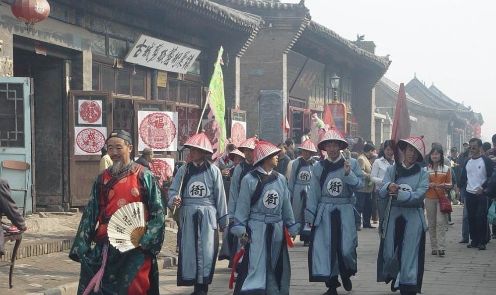 原創古代女囚被判刑到千里外為何衙役們爭著押送真相是什麼