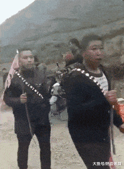 搞笑GIF：友情提示：不要穿裙子騎車 搞笑整蠱 第14张