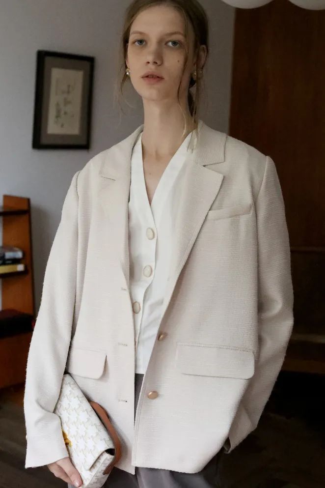 设计 秋天外套里面穿什么?这4种经典内搭让你一直美下去！