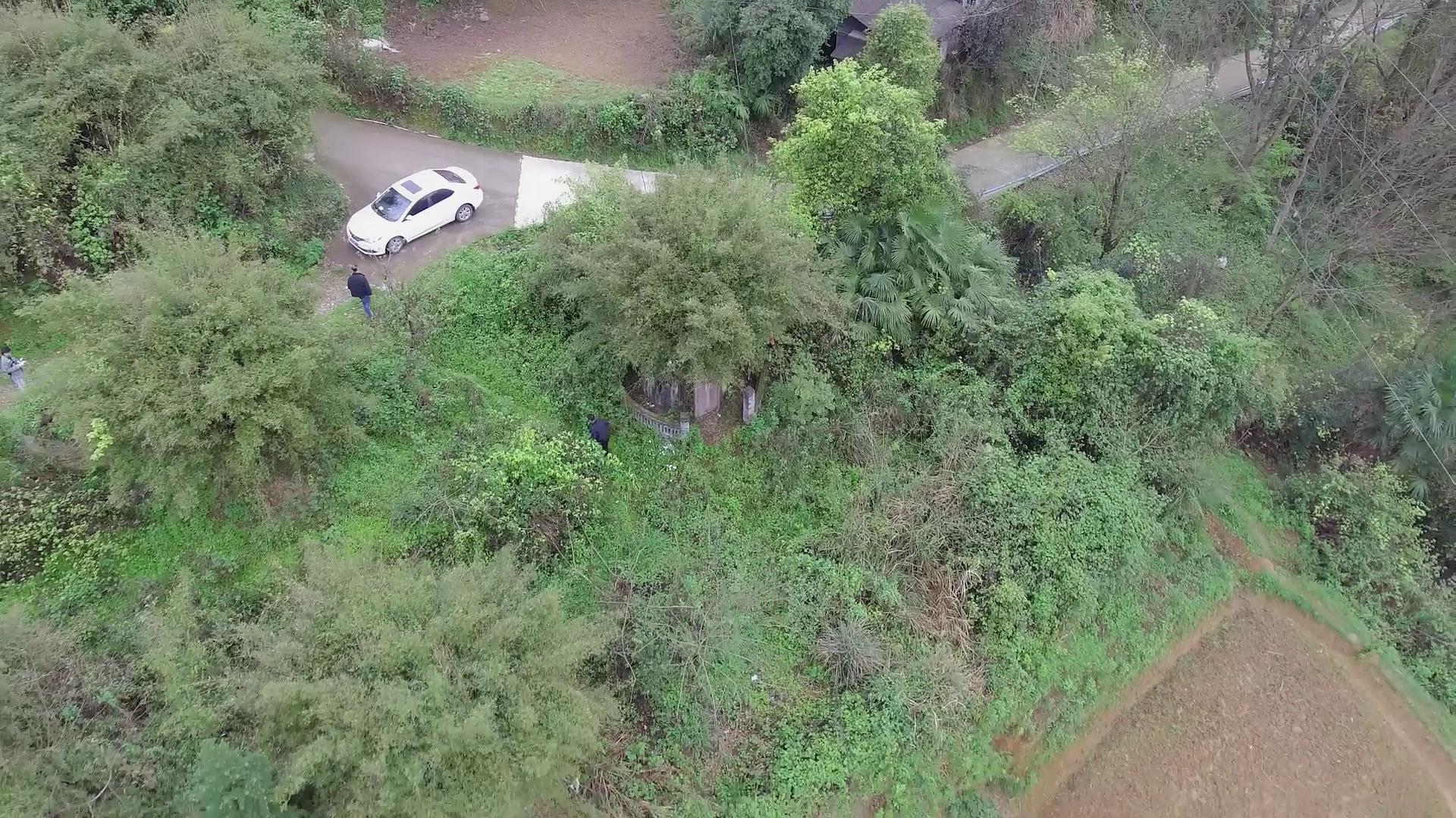 周佛海墓周佛海的故居大部分已经被他的后人拆除重建,现在依稀可见