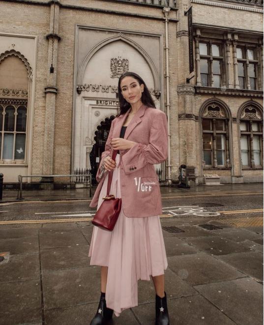 上半身 逛街的时候这样穿，成为人群中最吸引人的存在，显瘦又洋气