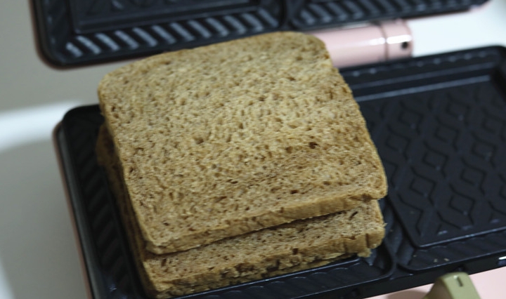 因为|叫醒女儿的不是闹钟，而是心心念的三明治早餐，咬一口满嘴幸福感