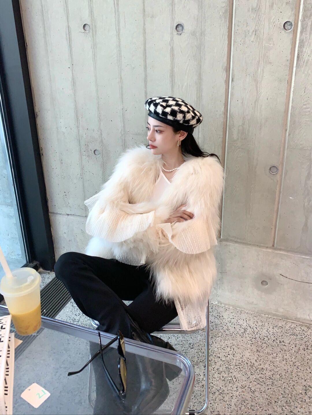 时尚 谁说黑白灰只能单调?掌握这几个搭配思路,基础色也能穿出高级感