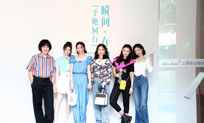 秋千 张柏芝浴缸拍片,穿白色礼服裙坐秋千蜂腰抢镜,41岁单身真是可惜