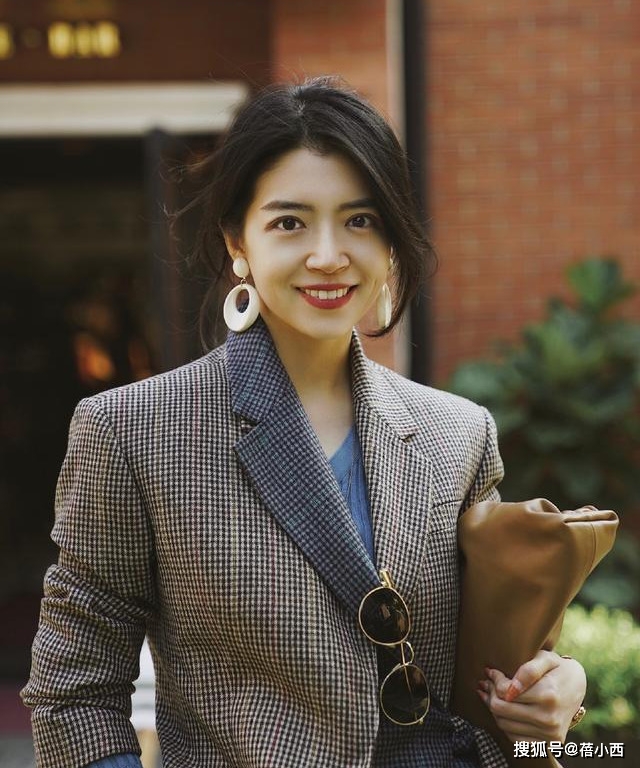 西裤 秋季职场穿搭如何穿出高级感？衬衫、西装、半身裙搭配给你灵感