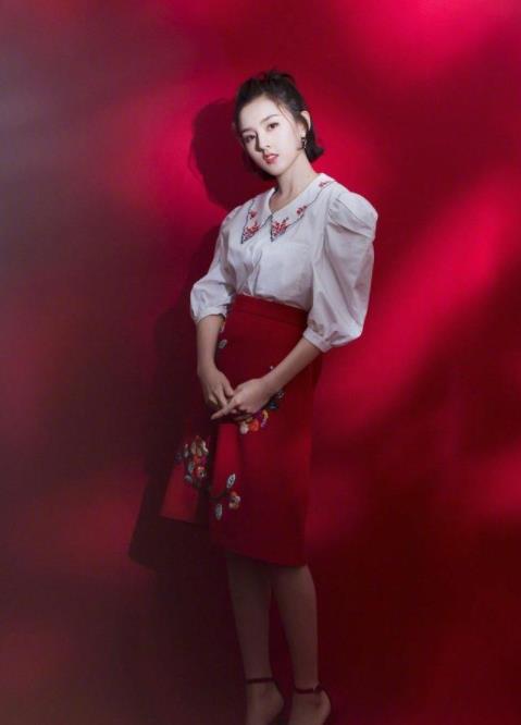 设计 江疏影和杨紫罕见撞衫,两人不仅身高差不多,连颜色审美也一个样