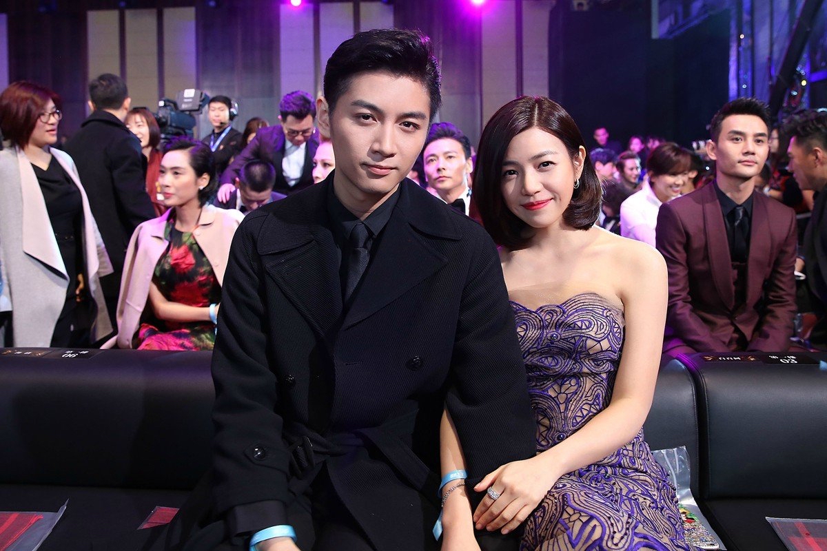 大气 嫁对人的陈妍希越来越美，穿紫罗兰抹胸裙优雅温婉，和陈晓配一脸