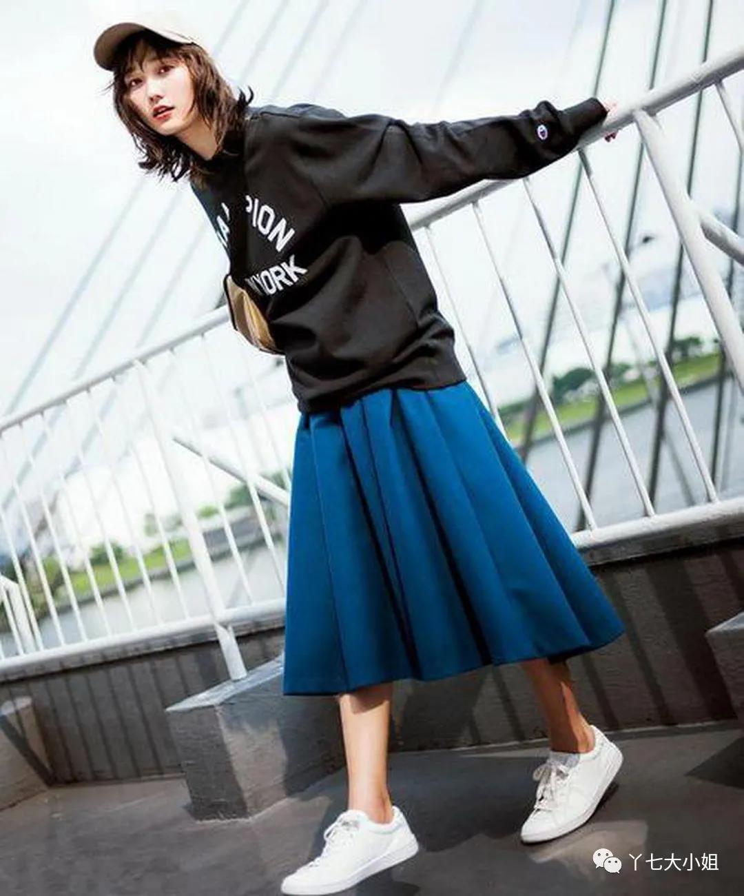 整体 十月份的裙子，这条廓形裙最好穿~