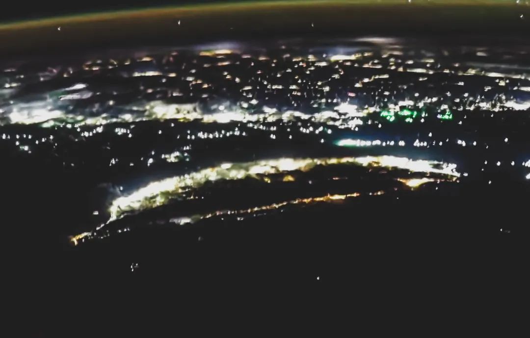 中国|在轨摄影作品：看航天员眼中祖国的“万家灯火”