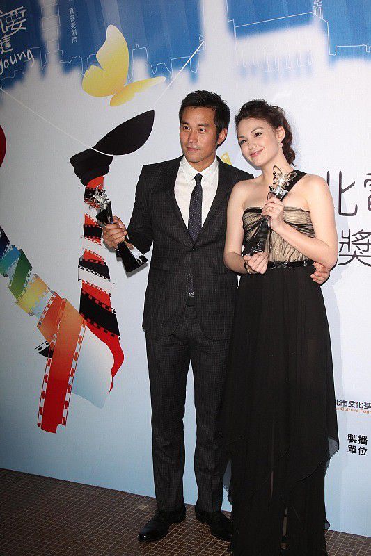 杨贵妃 张榕容的气质不一般,穿单肩的裙子看着有肉感,不愧是“杨贵妃”