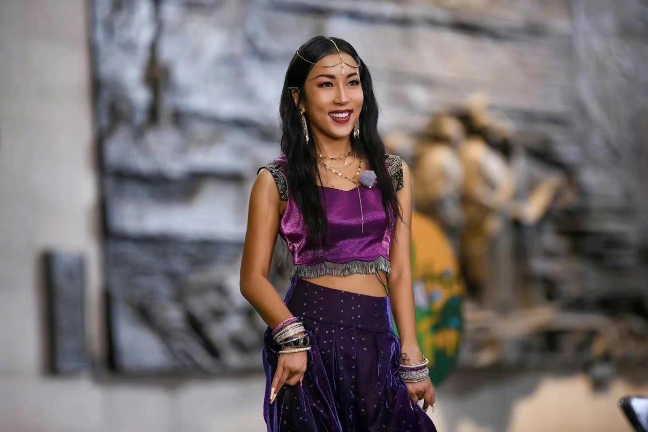 吉克做人群中最耀眼的那抹黑！比白皮高级比黄皮健美，没颜值hold不住