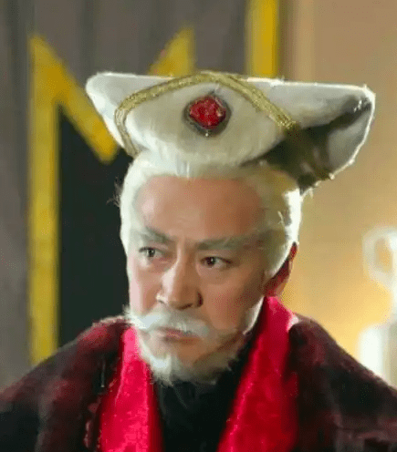 发型这是得罪造型师了吧，颜值再高，也经不起这么糟蹋？