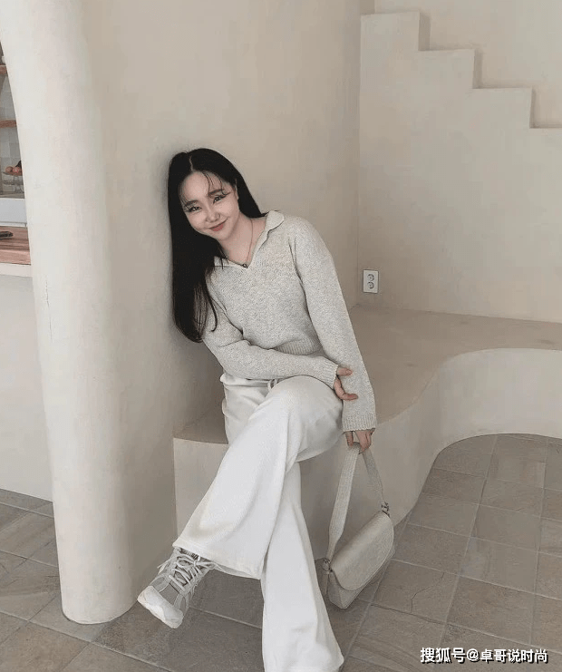 身材 别再说微胖女孩不会穿衣了,她的搭配,甩大家几条街