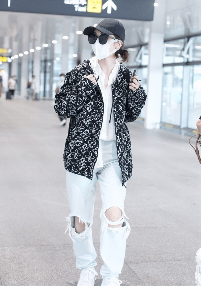 蔡卓妍 蔡卓妍的私服轻松又时尚，会搭配的女人更有魅力，轻松提升气质