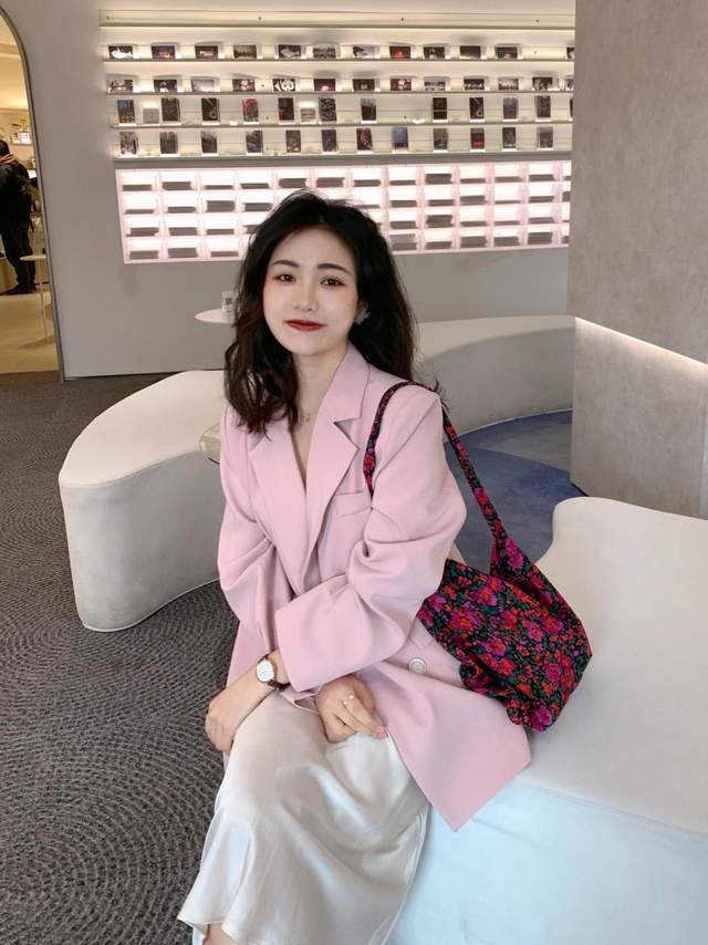 小个子 西装外套怎么穿出高级感?不如搭配半身裙,优雅时尚又能提升气质