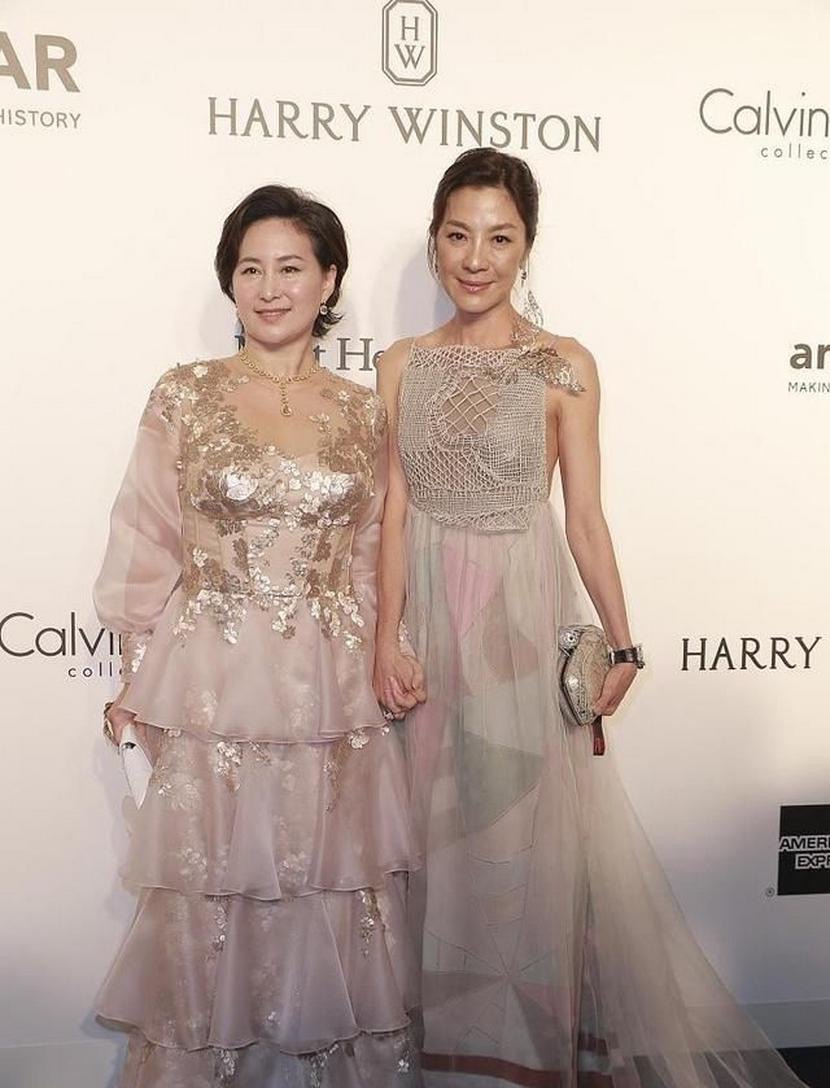 首富 香港女首富何超琼，穿仙女蛋糕裙气场依旧强，与杨紫琼同框真养眼