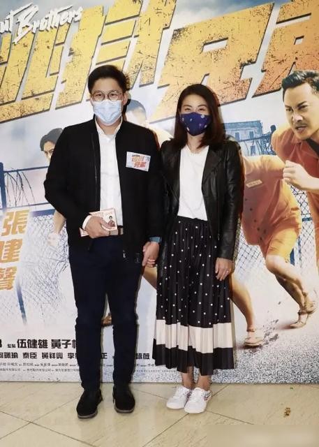 设计 霍启刚郭晶晶亮相街头，两人穿着好低调，朴实无华却难掩贵气