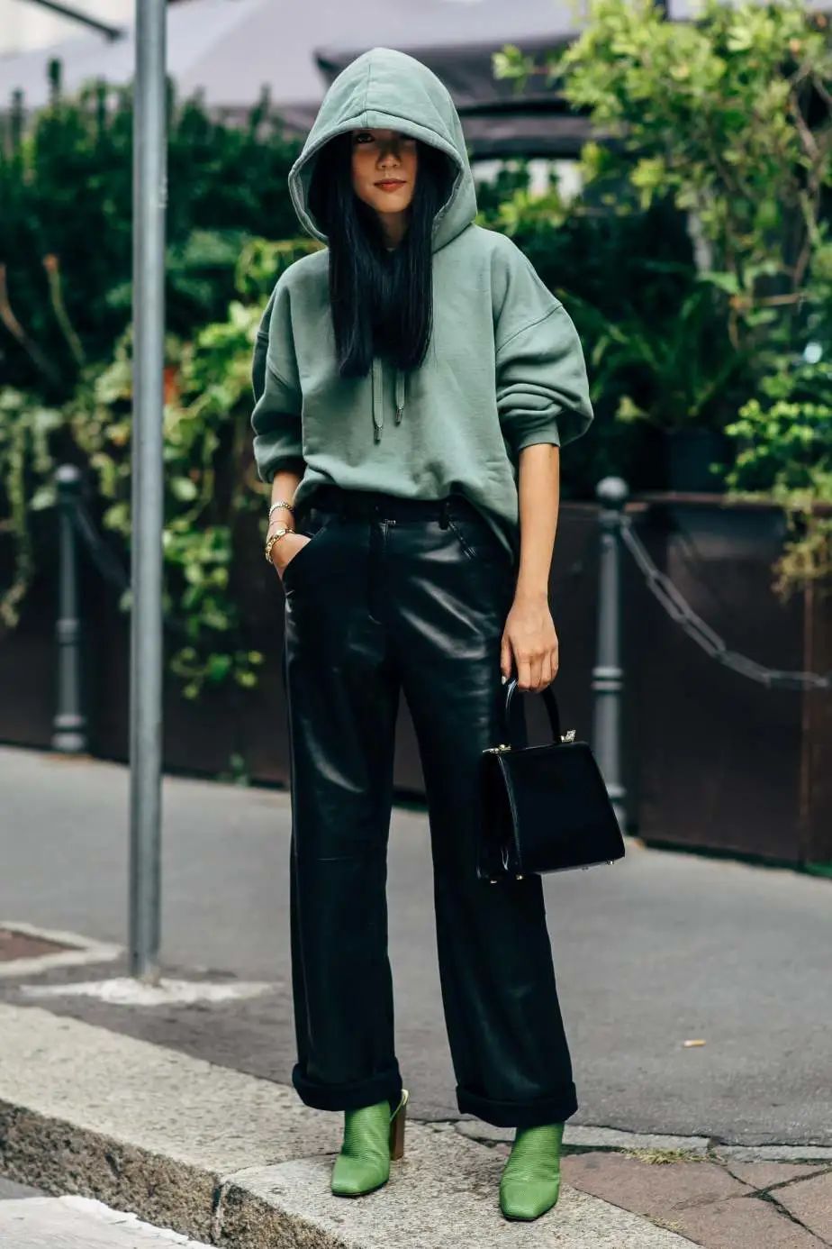 经典 卫衣+阔腿裤，今秋最舒适时髦的搭配！