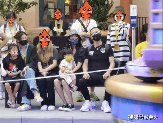 画面汪峰带大女儿为章子怡助力！感慨老婆太辛苦，夫妻隔空飞吻好甜蜜