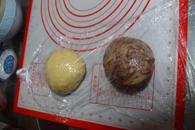 进行|普通的吐司加点料，做成蜜豆口味，简单又好吃