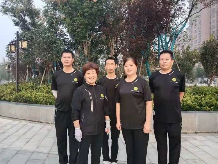 社区|东明县南关社区徒步队开展徒步活动喜迎国庆节