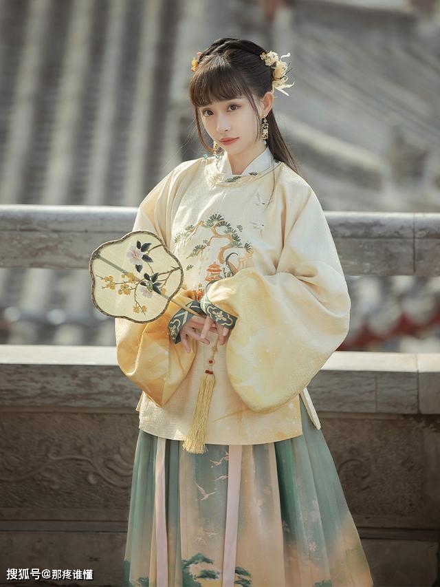 设计 被汉服“百迭裙”折服了，优雅端庄又大气，实在是够抢眼！