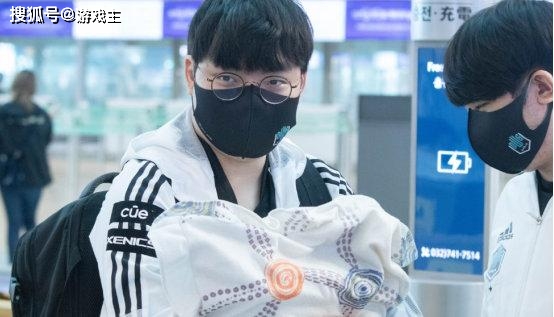 s11世界赛DK那个戴黑口罩的女的的简单介绍的简单介绍