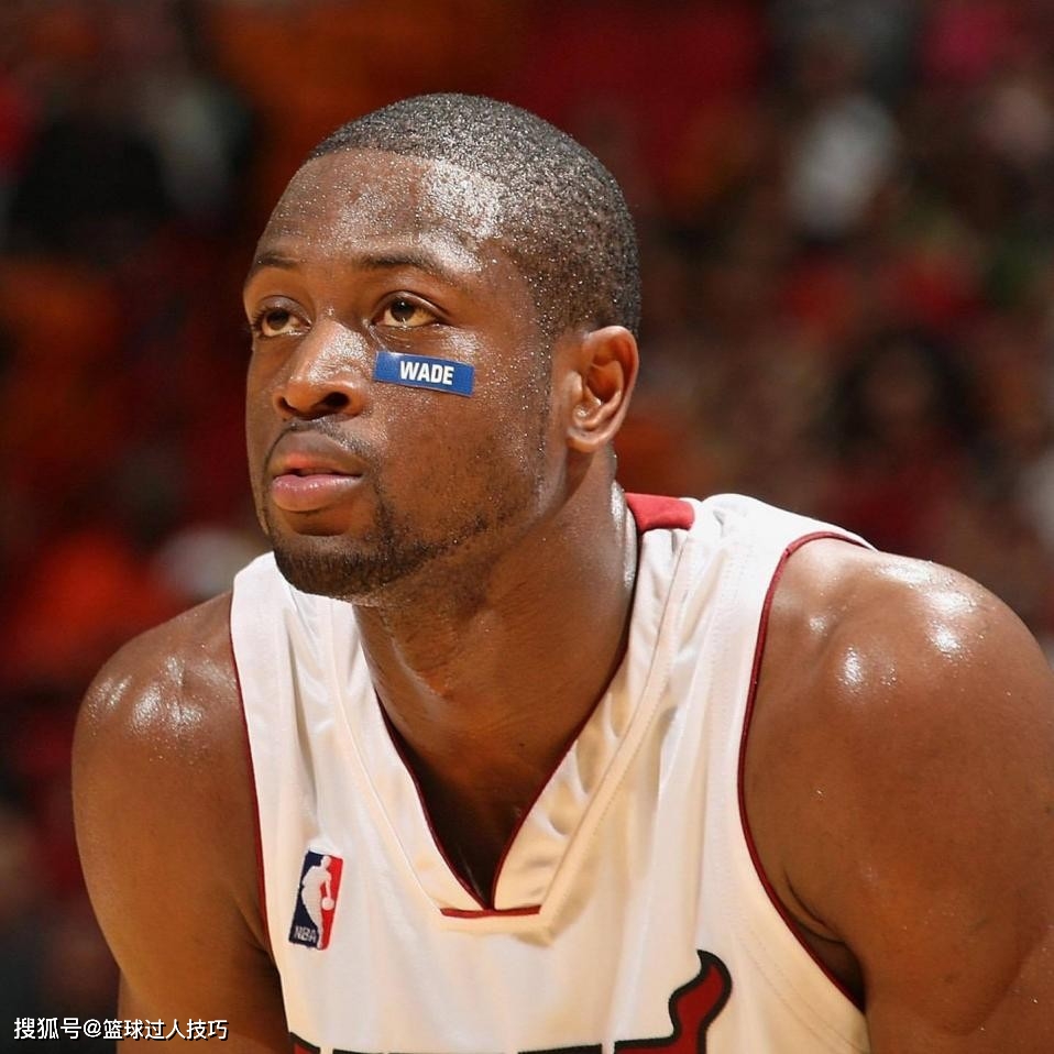 德拉维多瓦被NBA禁止穿戴的装备！艾弗森两次被针对，乔丹AJ被禁却火了