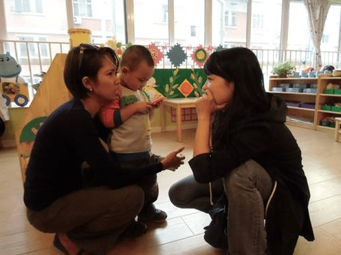 家长|孩子学校自制“水果拼盘”，老师拍照发到群里后，宝妈们不淡定了