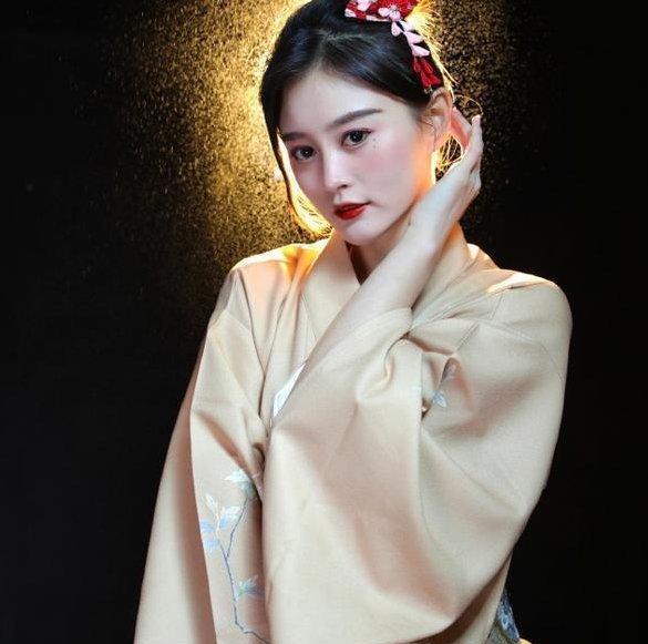 身材 170cm海航校花,身材好颜值高,被称为新一代“宅男女神”