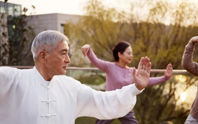 控制|67岁大爷血糖从18.7降到7以下,医生:3件事坚持做,有益胰岛健康