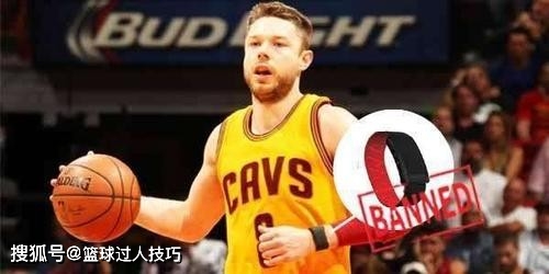 德拉维多瓦被NBA禁止穿戴的装备！艾弗森两次被针对，乔丹AJ被禁却火了
