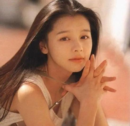 台湾从太太们的眼中钉变成美貌灾难户，是什么让她一路走土路？
