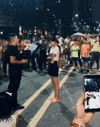 搞笑GIF趣圖:兄弟，這樣婚求，我真的有點擔心你了！ 搞笑整蠱 第1张