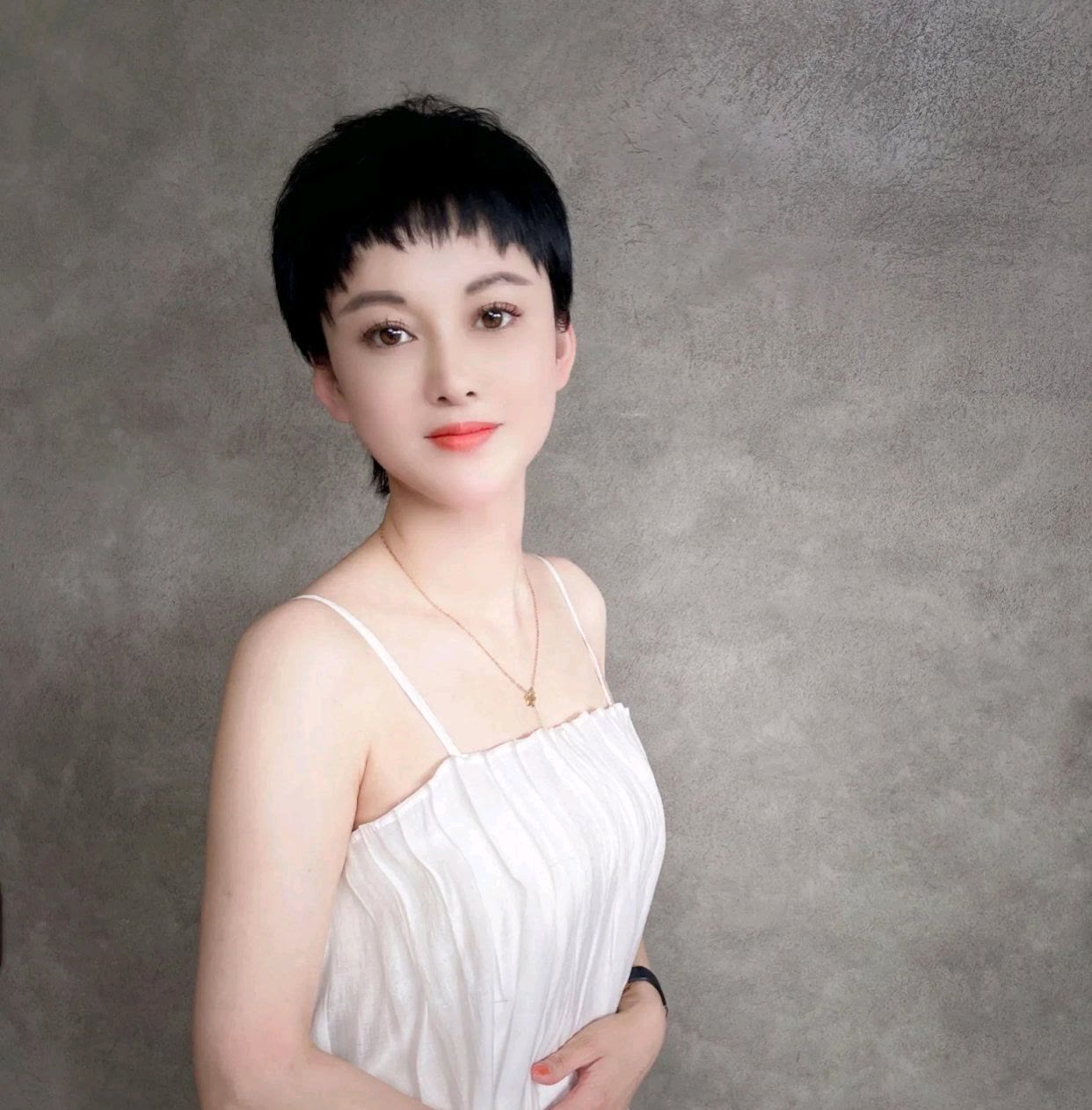 发型发型这样剪，美到不敢想象，好想推荐给大家