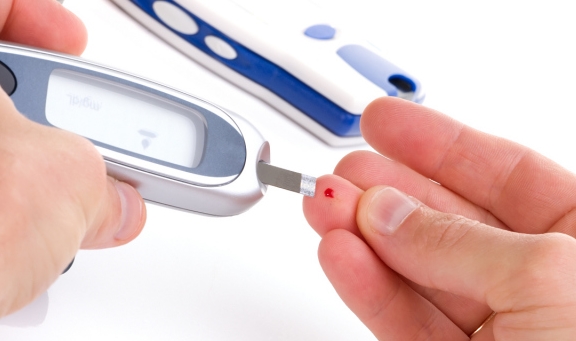 治疗|六七十岁的人血糖逐年都有升高，不超过多少就属正常？