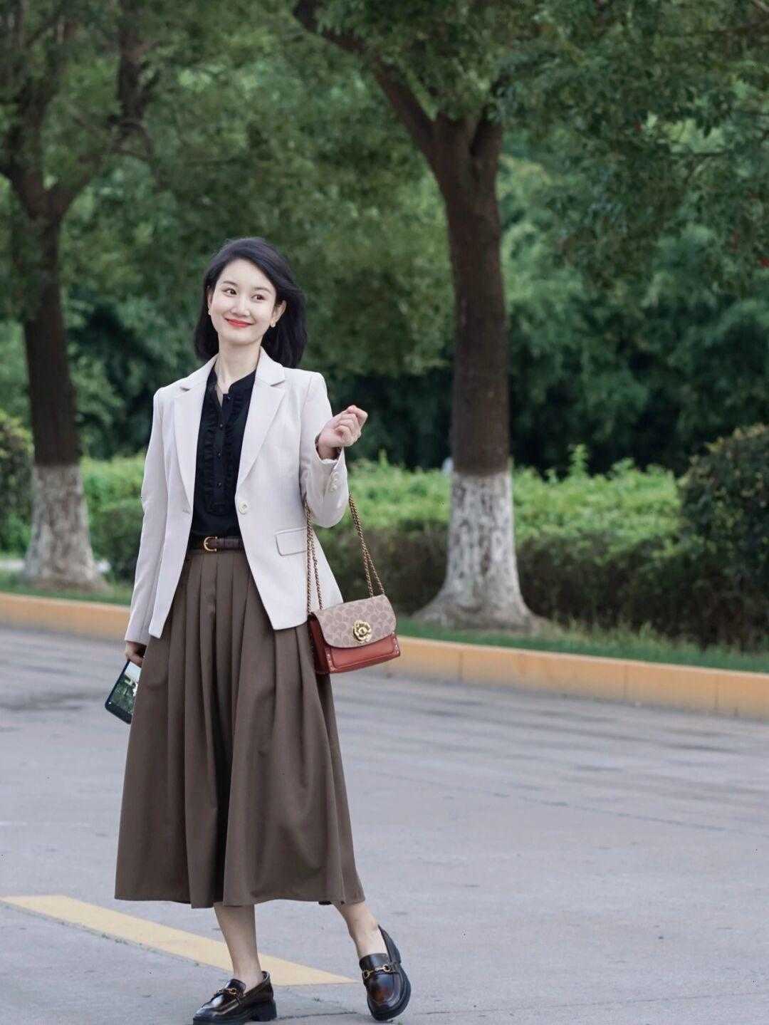 小个子 今年秋天,会穿搭的女生少不了这些单品,时髦精致又百搭