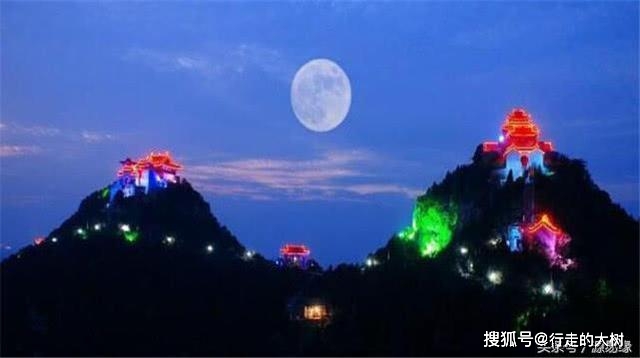 明天，这里会呈现天然奇观“双峰捧月”，中秋节眼遇一场最美月圆