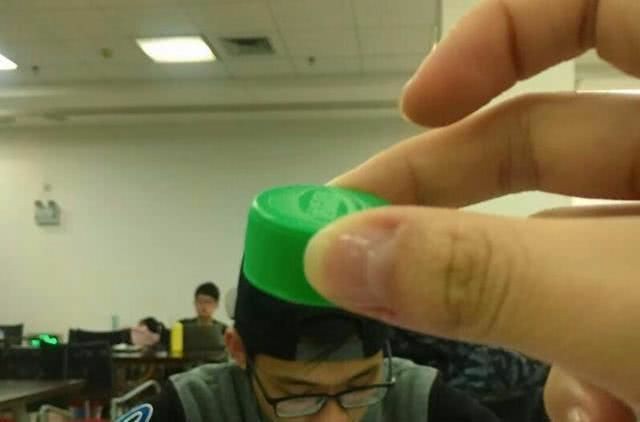 搞笑段子：表弟剛結婚，昨天過來串門。酒足飯飽後 搞笑整蠱 第8张