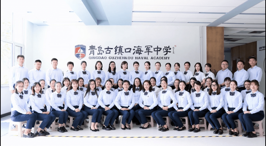 请党放心强国有我青岛古镇口海军中学小学部共唱国家