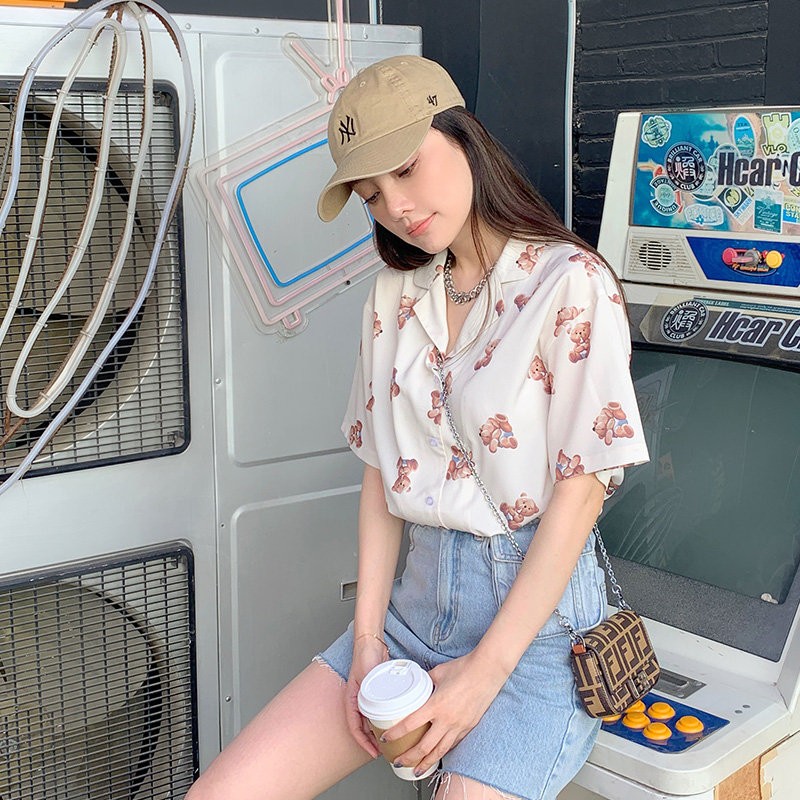 李小璐 李小璐无戏可拍也不消停，参加聚会占据C位不够，穿衣更是抢镜